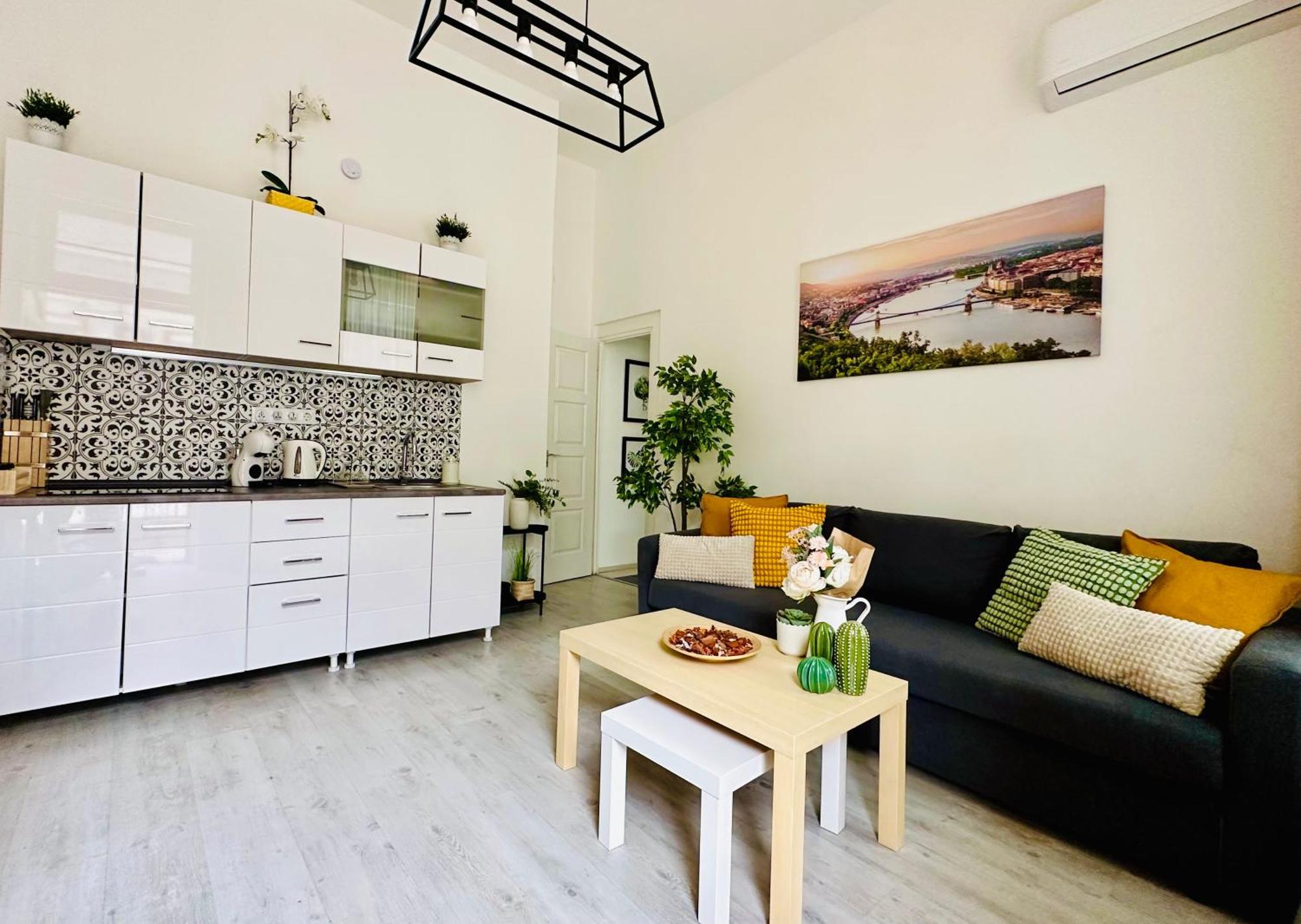 Downtown* 600mbps* Smart Tv* Ac Apartment *