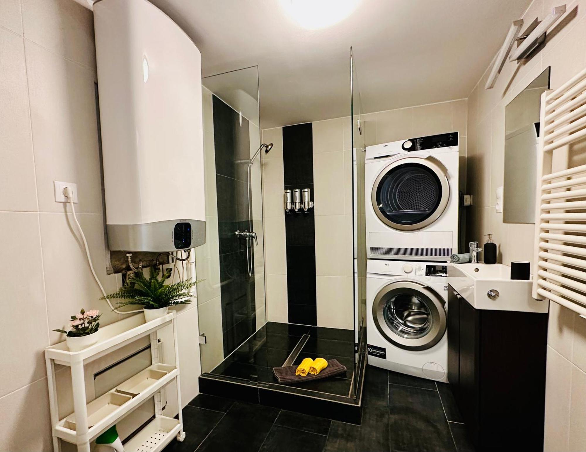 Apartment Downtown* 600mbps* Smart Tv* Ac